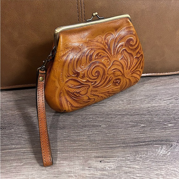 PATRICIA NASH Chesnut Brown Savena Burnished Tooled Leather Kiss-Lock Wristlet - Picture 2 of 12